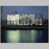 Richard Meier, Canal+ Headquarters, Paris, (1988-1992) photo on architecture-history.jpg